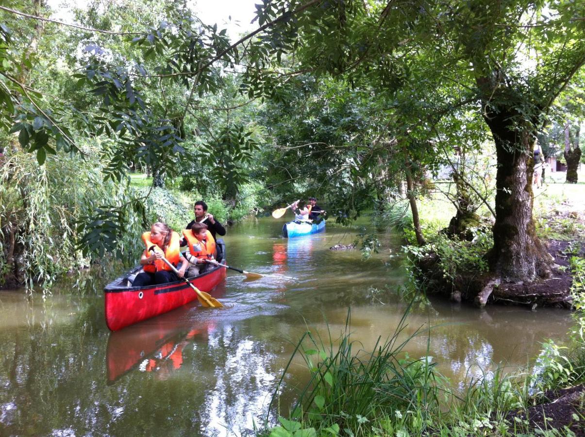 La Ferme Du Marais Poitevin - Roulotte Hotel Benet Eksteriør billede