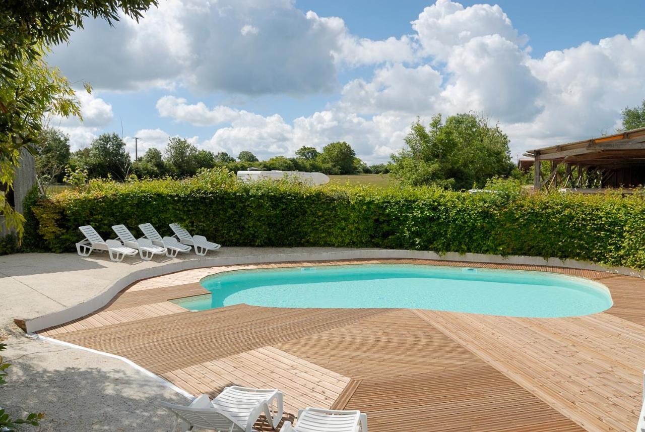 La Ferme Du Marais Poitevin - Roulotte Hotel Benet Eksteriør billede