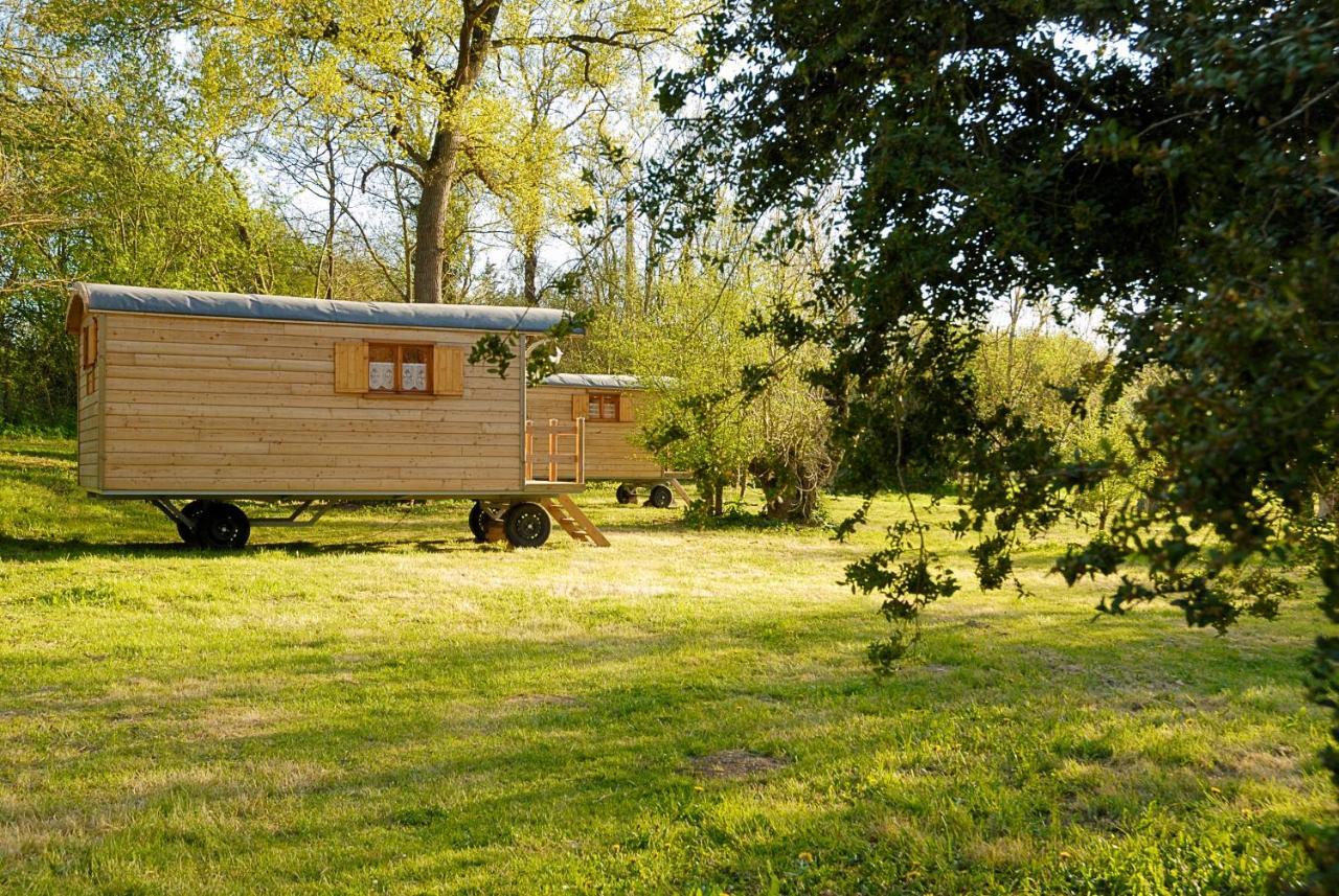 La Ferme Du Marais Poitevin - Roulotte Hotel Benet Eksteriør billede
