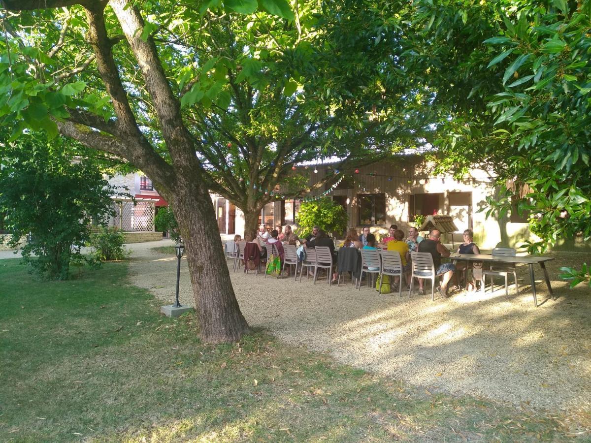 La Ferme Du Marais Poitevin - Roulotte Hotel Benet Eksteriør billede